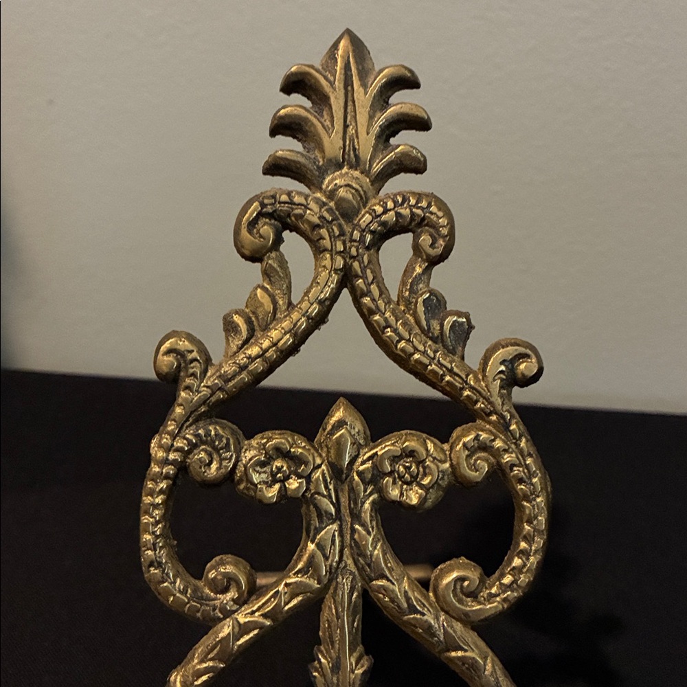 Ornate Vintage-Style Brass Easel with Red Accent - Picture 2 of 3